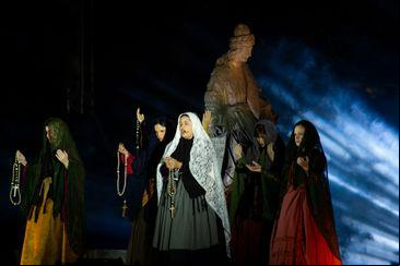 Ópera Devoção encenada ao ar livre em Congonhas (Márcia Charnizon/Divulgação)