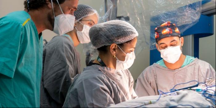 Resolução anterior definia que pacientes menores de 16 anos só poderiam fazer a cirurgia em caráter experimental (Fábio Marchetto / SES-MG)