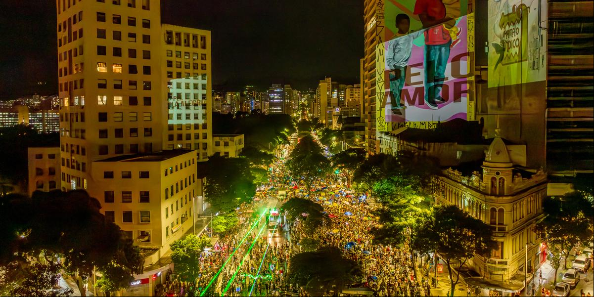 No ano ado, bloco arrastou multidão para as ruas do Centro de BH (Netun/Divulgação)