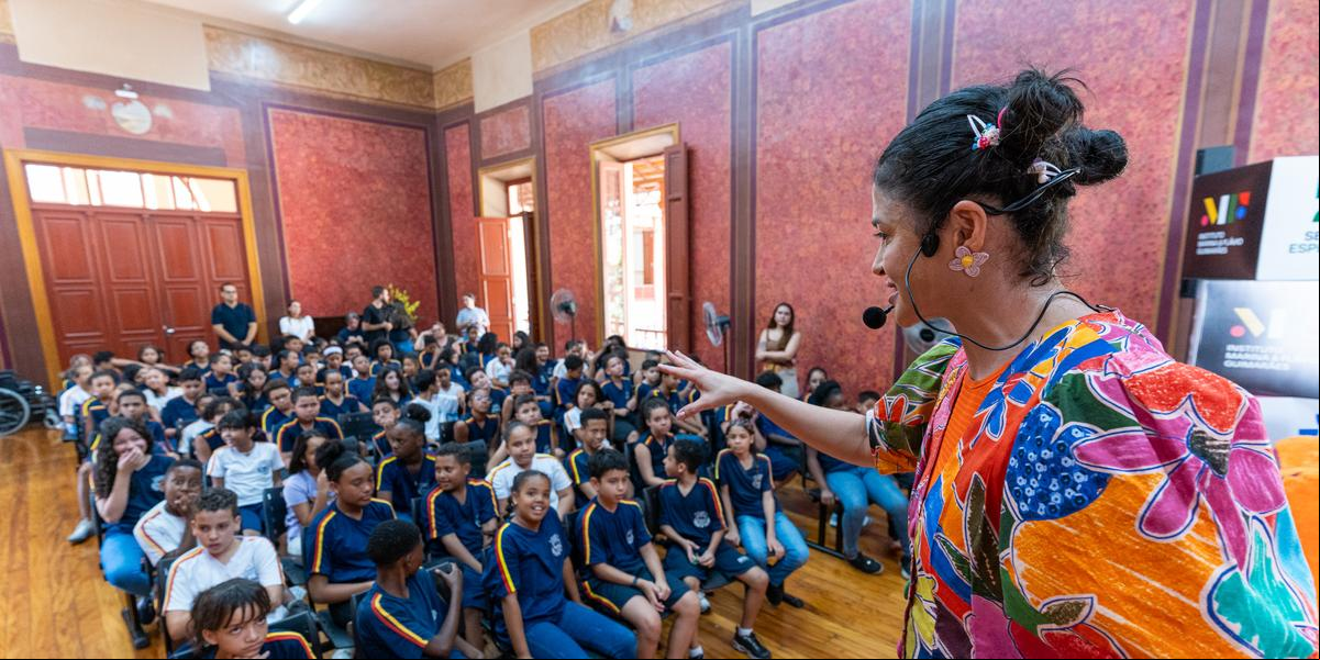 Alunos da Escola Estadual Barão do Rio Branco, em BH, aprendem de forma divertida os principais conceitos da educação financeira (Divulgação)