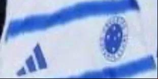 Camisa branca do Cruzeiro, modelo 2025, que vazou nas redes sociais (Reprodução: redes sociais)