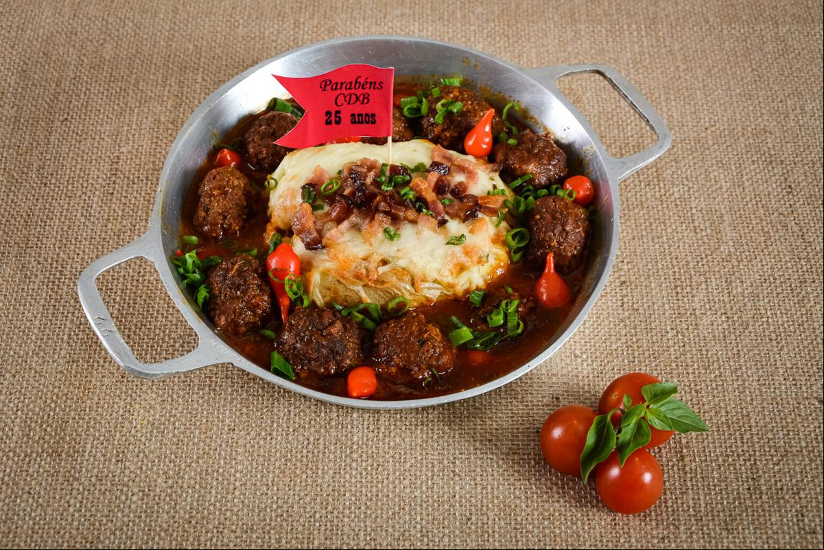 Barzim dos Amigos, no Jardim América, participa este ano com prato que leva almôndegas ao sugo com batata recheada (Reprodução/Comida di Buteco)