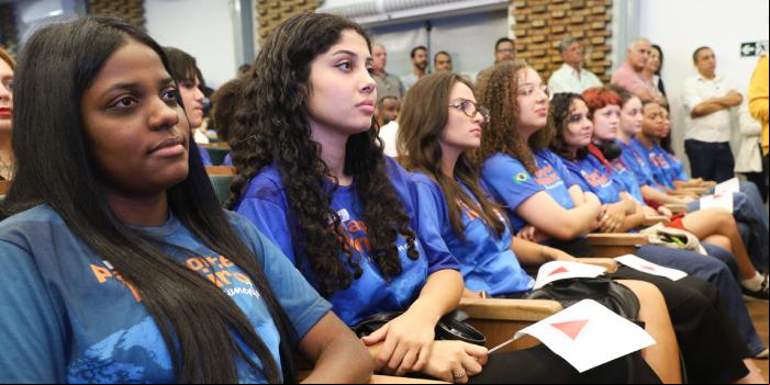 Projeto que vai levar 150 alunos da rede pública estadual para um intercâmbio estudantil (Gil Leonardi / Imprensa MG)
