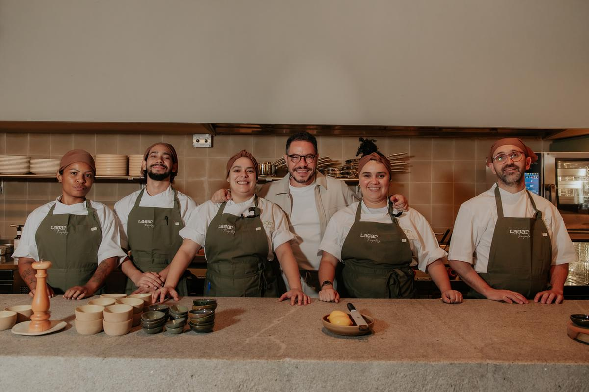 O chef executivo Felipe Rameh e sua equipe (Magê Monteiro/Divulgação)