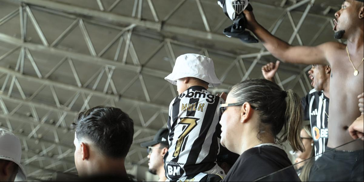 Camisa 7 que Dudu atuou nos últimos clubes pertence a Hulk, ídolo alvinegro (Pedro Click / Atlético)