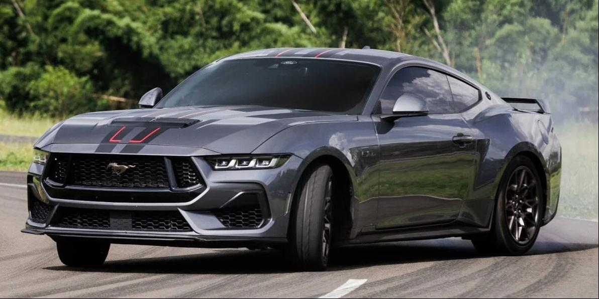 Purista e brutal, Mustang manual "joga" 492 cv e 58 kgfm de torque no colo do motorista (Ford/Divulgação)