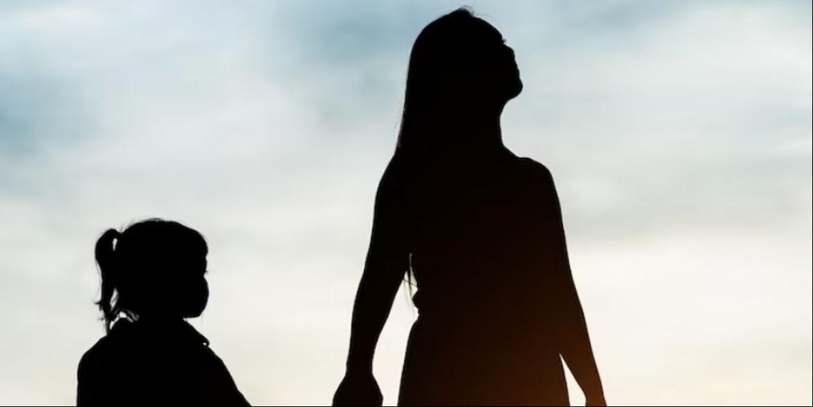 11 milhões de mulheres criam sozinhas os filhos no Brasil (Freepik/Divulgação)