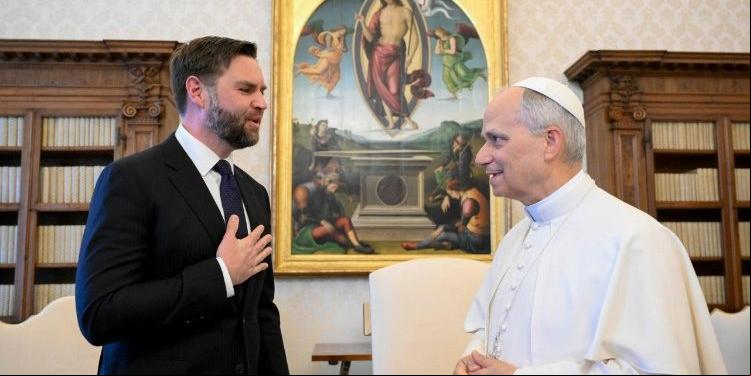 J.D. Vance, vice-presidente dos Estados Unidos, com o Papa Leão XIV (Reprodução/ Vatican News)