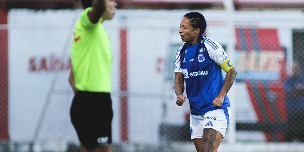 Momento que a craque do time deixa a equipe por lesão (Gustavo Martins)