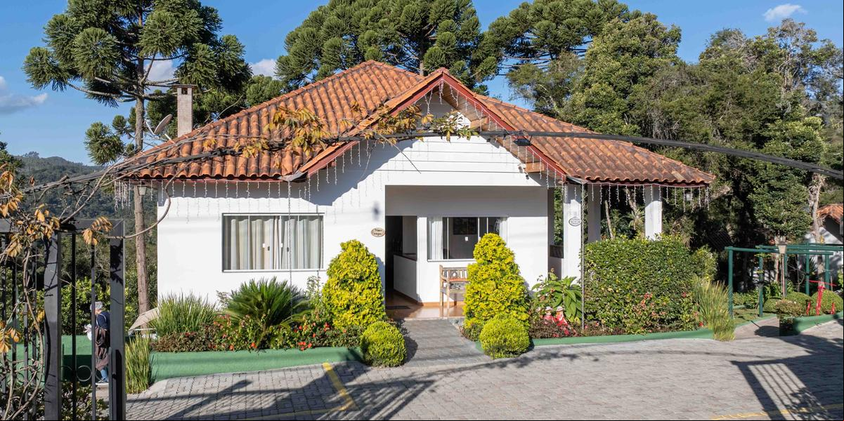 Cercada por um belo jardim, Pousada Jardim da Mantiqueira oferece chalés com sistema de aquecimento, hidromassagem e ar-condicionado em algumas unidades e até carregador para carros elétricos (Marcio Masulino)