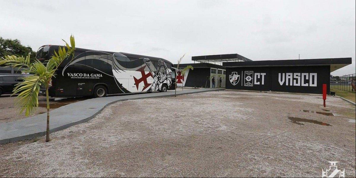 Jogadores ouvem disparos durante gravação no CT do Vasco (Rafael Ribeiro/Vasco)