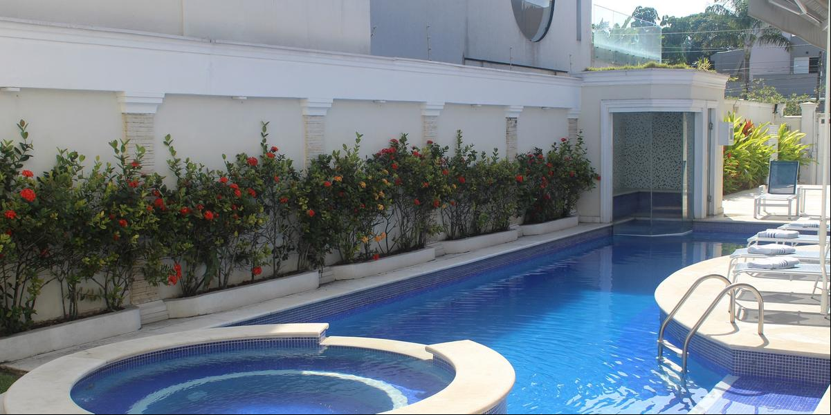 Enseada  Suítes oferece sete exclusivas suítes, de frente para o mar ofertando um conceito minimalista e arquitetura arrojada e clássica (Cláudio Lacerda Oliva)