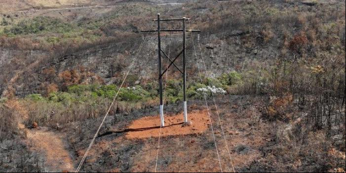 Um incêndio pode causar vários danos à rede elétrica e trazer prejuízos à população, podendo deixar hospitais, comércios e escolas sem o fornecimento de energia elétrica (Cemig/Divulgação)