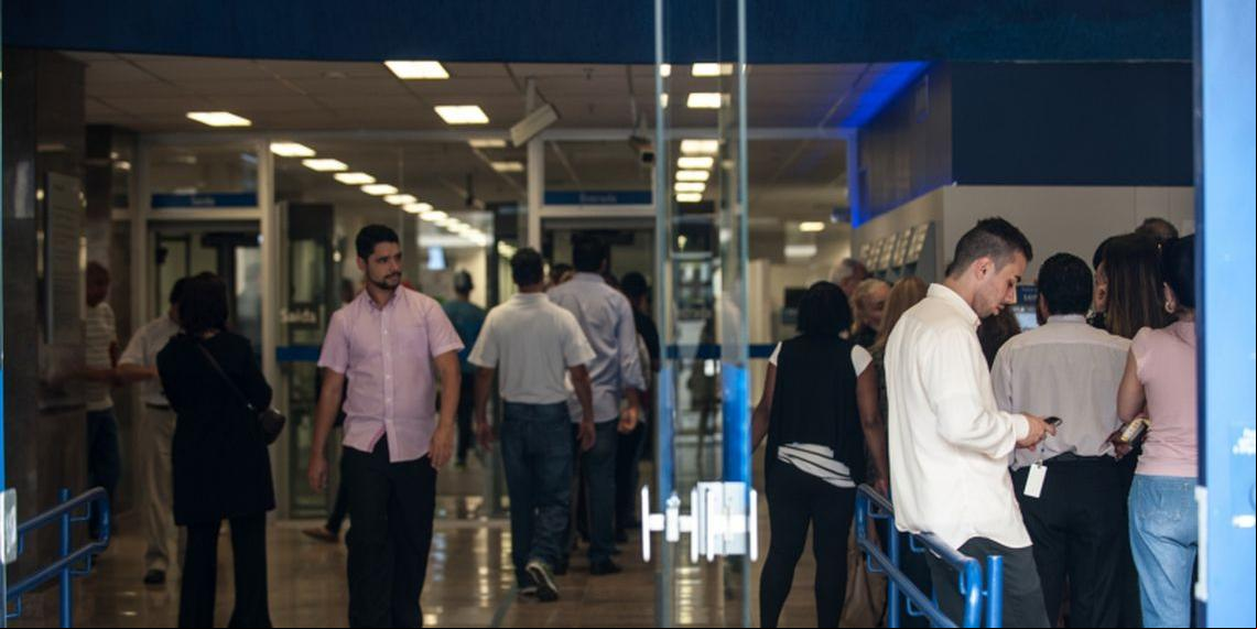 Bancos de todo o país funcionarão a partir do meio-dia (horário local), conforme divulgou a Febraban (Agência Brasil)