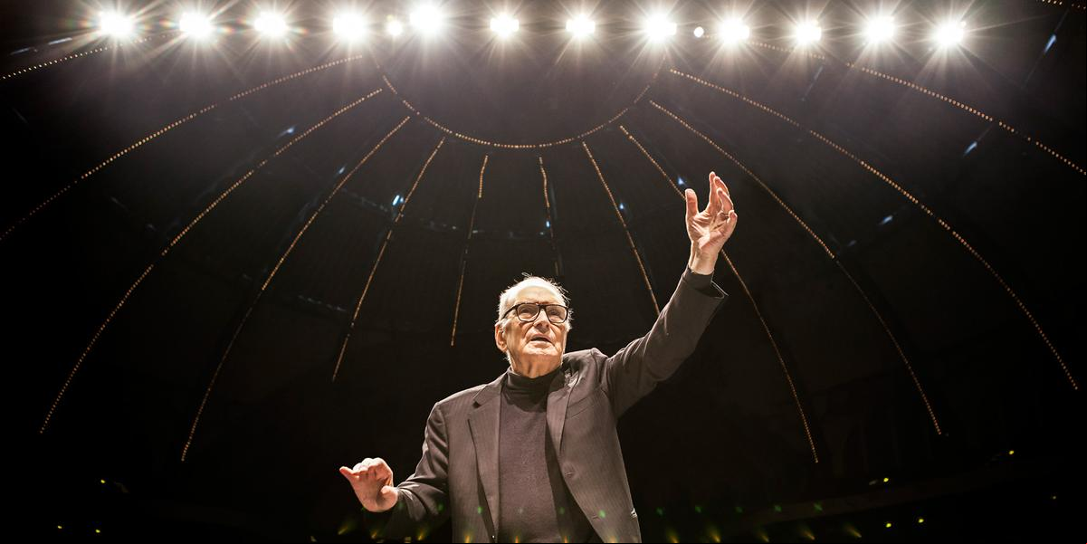 Falecido em julho de 2020, aos 91 anos, Morricone é conhecido por suas composições em diversos filmes icônicos (JELMER DE HAAS/MUSIMAGEM/DIVULGAÇÃO)