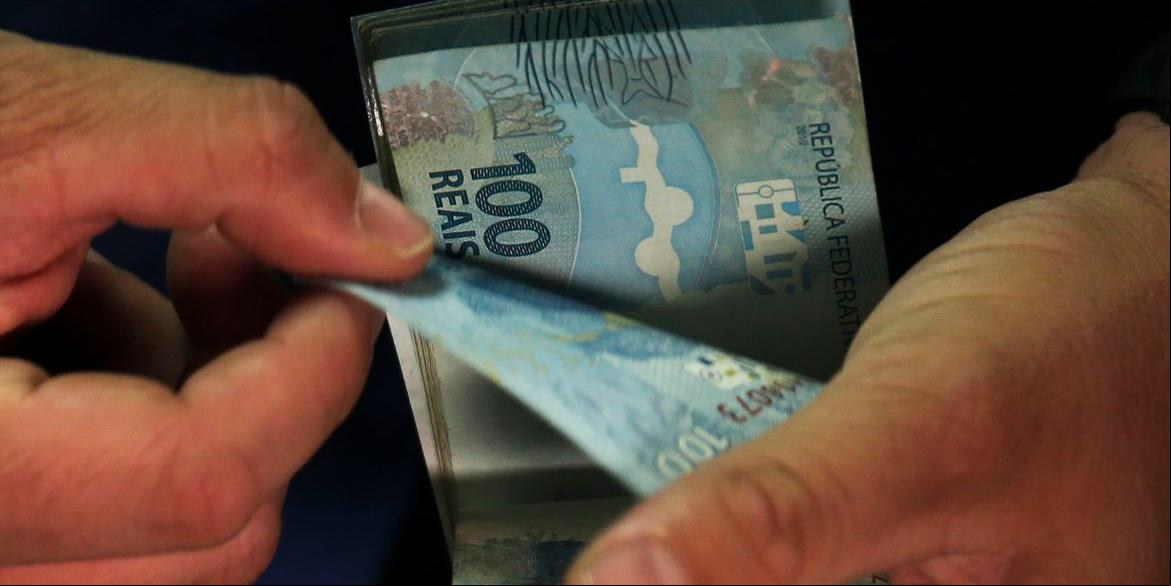 O novo salário só começará a ser pago no fim de janeiro ou início de fevereiro (José Cruz/Agência Brasil)