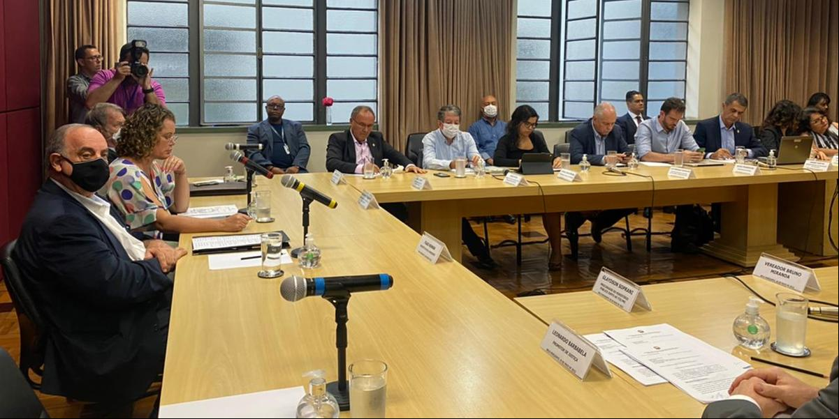 Reunião pode dar fim ao ime sobre preço de tarifas de ônibus na capital (Gabriel Rezende)