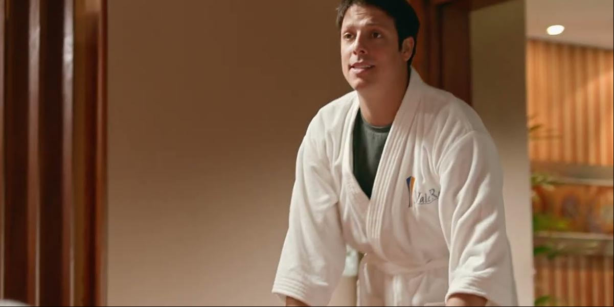 Contador desiludido toma o lugar de um palestrante motivacional e encontra uma razão para viver (Paris Filmes/Divulgação)