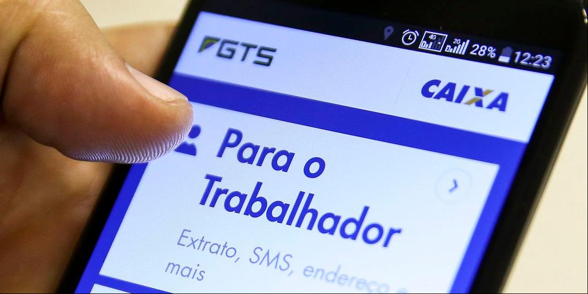 Em apenas um caso, é possível retirar dinheiro mensalmente (Marcelo Camargo / Agência Brasil)