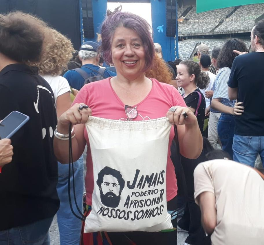 Gislene Marques fez questão de se manifestar politicamente no show de despedida de Milton Nascimento (Rodrigo Oliveira / Hoje em Dia)