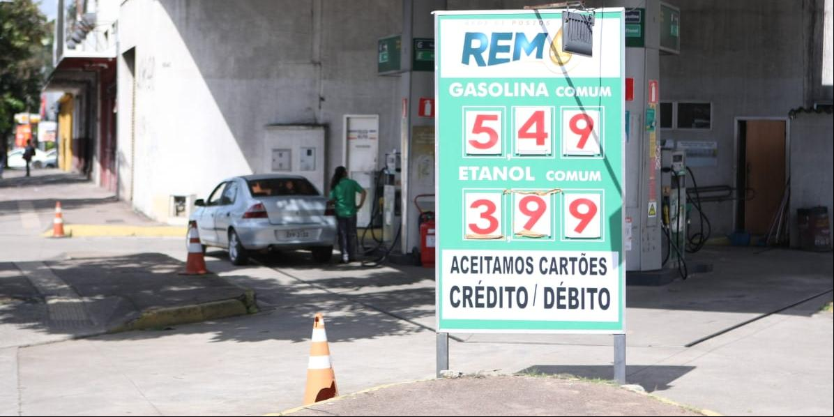 Preço do litro da gasolina subiu R$ 0,71 em menos de 48 horas na região central de Belo Horizonte; governo previu alta de R$ 0,34 (Maurício Vieira)