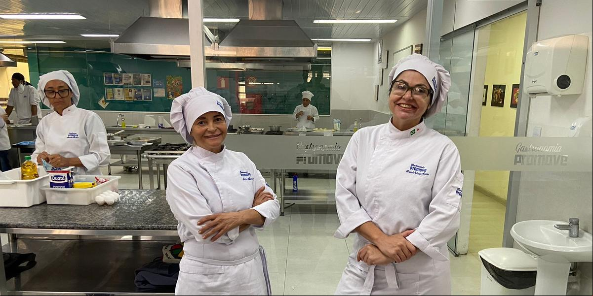 Estudantes de Gastronomia, Daniela e Arla farão estágio de seis meses em restaurantes com estrela Michelin na França (Pedro Faria)